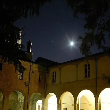 Il Chiostro And بيت شباب *