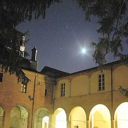 بيت شباب Il Chiostro And *